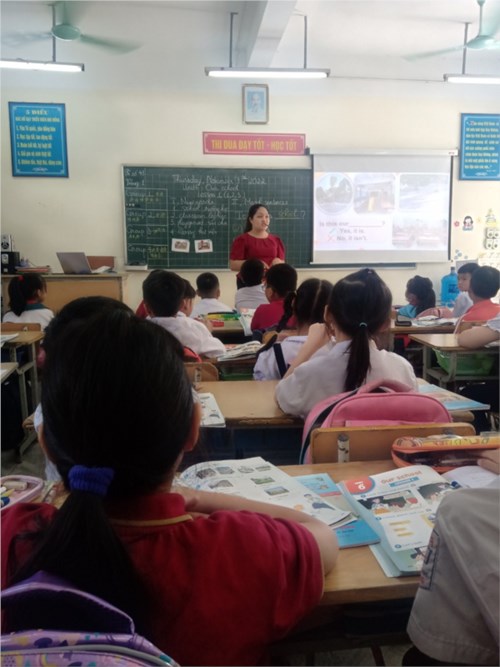 Tiết thi giáo viên dạy giỏi cấp trường của cô giáo Nguyễn Thị Hiền.